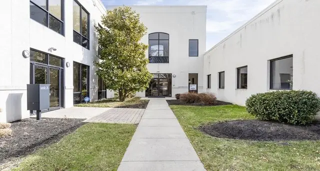 12 Penns Trail — photo 4 of 5
