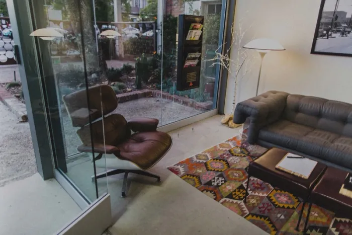 Pejabat persendirian — 3919 30th Street