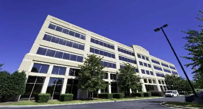 独立办公室 — 301 McCullough Drive