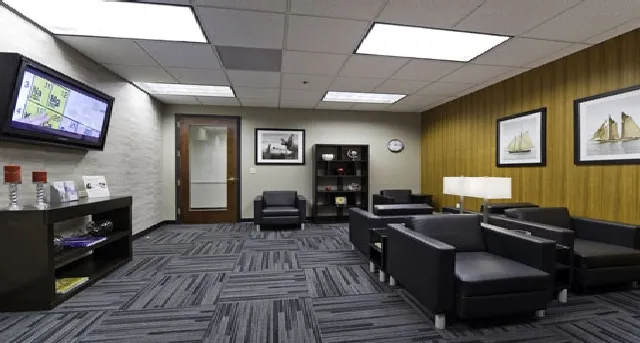 Oficina privada — 3700 Mansell Road, Suite 200