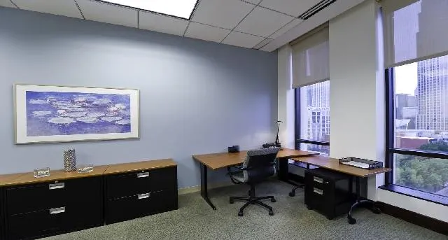 独立办公室 — 401 North Tryon Street