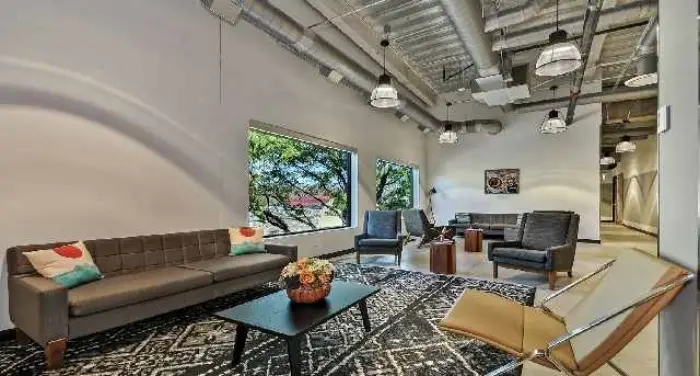 5113 South Harper — photo 4 of 8