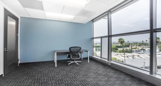 5250 Lankershim Boulevard — photo 6 of 8