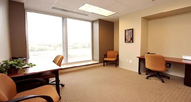 独立办公室 — 5960 Fairview Road, Suite 400