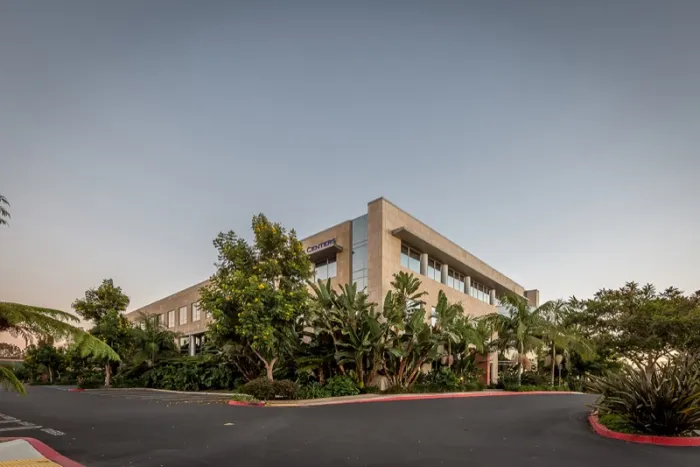 Pejabat persendirian — 2173 Salk Avenue