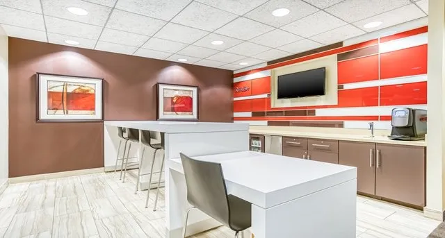 Office & retail space · Gotera · 1500 m² — photo 4 of 9