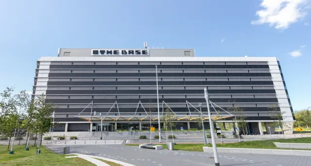 The Base B — foto 8 van 12