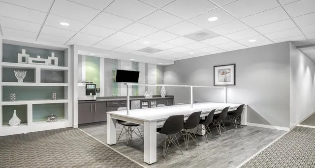 Privatbüro — The Pinnacle Building